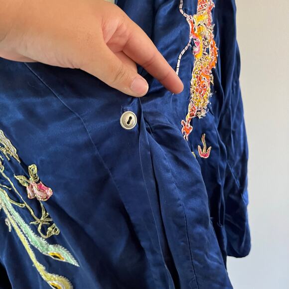 Vtg Chinese Dragon Embroidered 100% Silk Robe Sz S - Picture 11 of 13